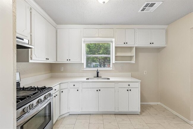 Photo - 1913 Elm Dr