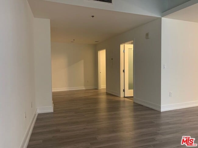 Photo - 727 W 7th St Unidad 507