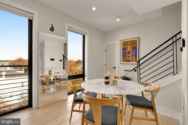Photo - 3933 14th St NW Unidad 8