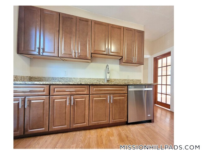 Photo - 110 Howland St Unit 2