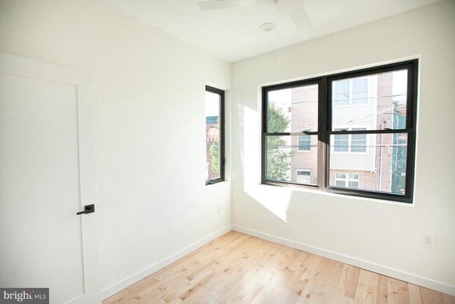 Photo - 2539 Collins St