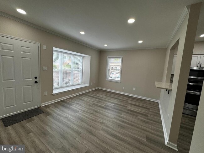 Building Photo - 2518 Fairfax Dr Unit A