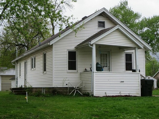 Building Photo - 320 Blowers Ave