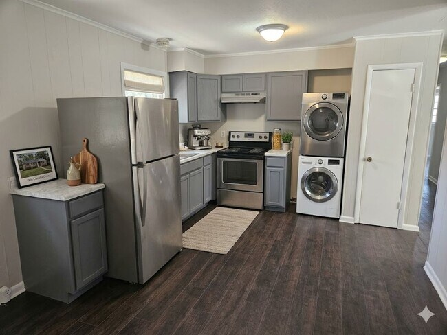 Photo - 1806 Camelot Dr