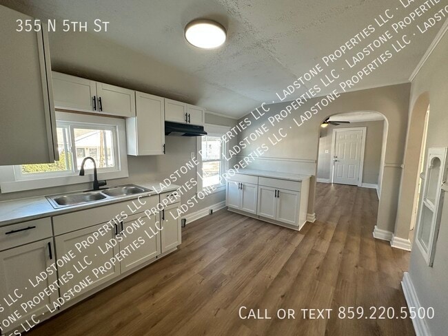 Photo - 355 N 5th St