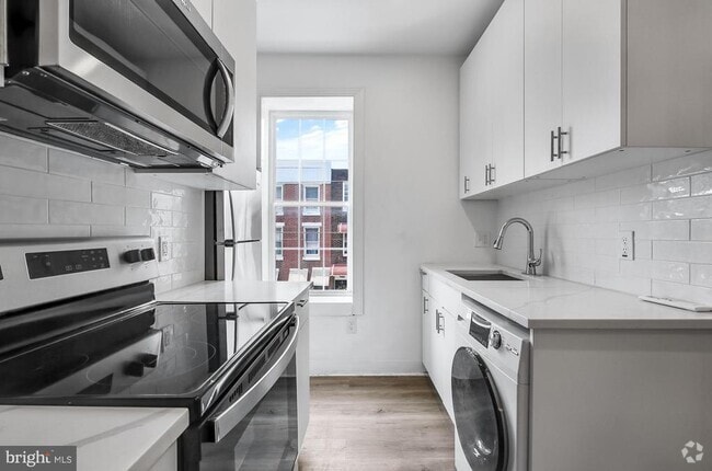 Building Photo - 2046 E Huntingdon St Unit 2F Rental