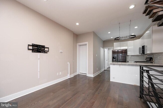 Photo - 1443 N Hollywood St