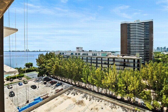 Photo - 780 NE 69th St Unidad 905