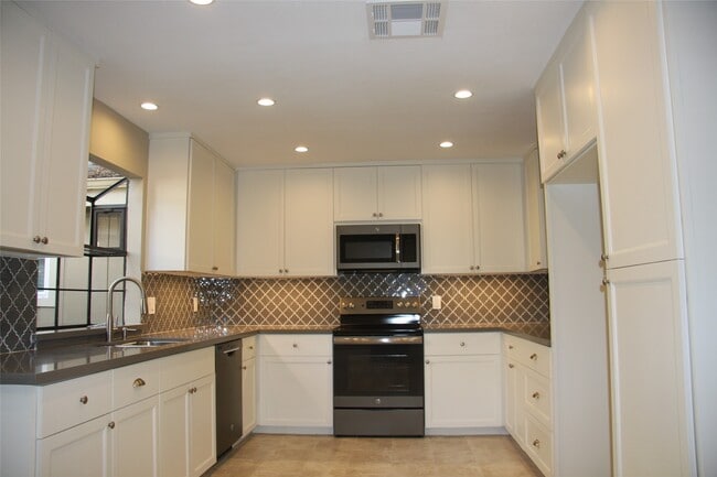 Photo - 2227 Highland Hills Dr