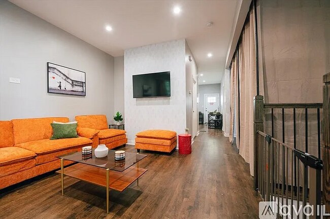 Photo - 2923 N Wisner Ave Unit 1