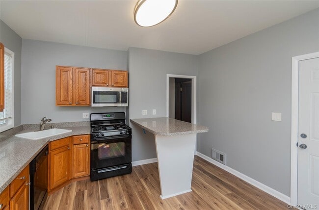 Photo - 15 Taylor Ave