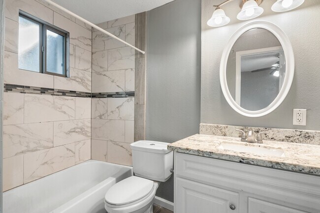 Photo - 4811 Oakland St