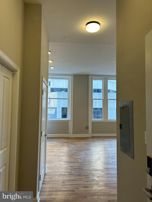 Building Photo - 100 W Lexington St Unit 406 Rental