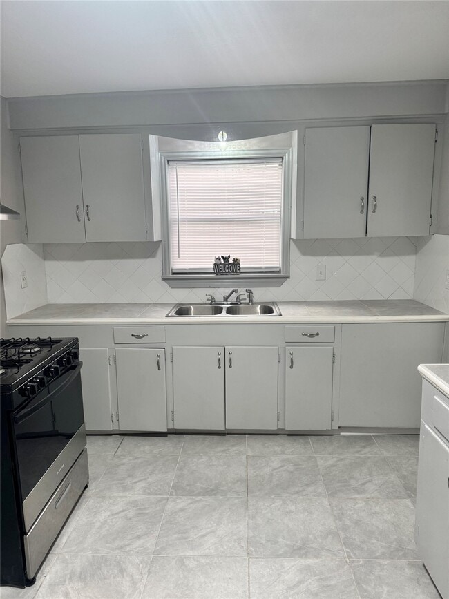 Photo - 5634 Belneath St