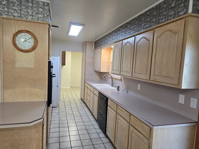 Photo - 4904 Locust Ave