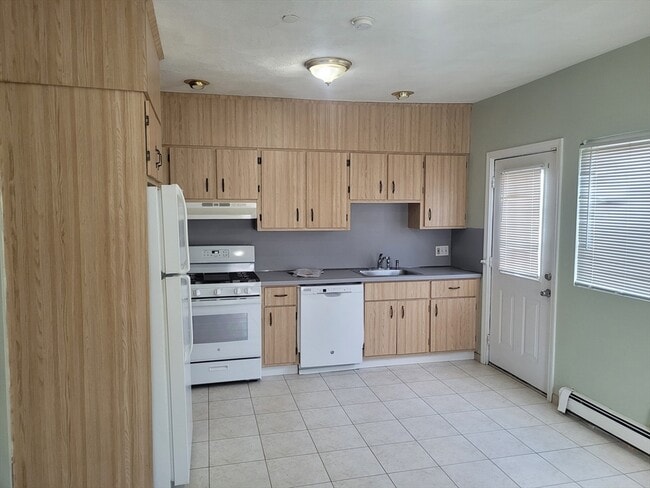Building Photo - 30 Courtland St Unit 2 Rental