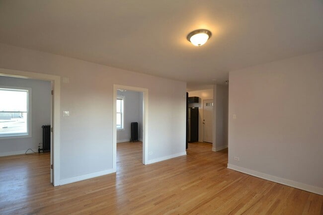 Building Photo - 4606 N Kildare Ave Unit A03W Rental