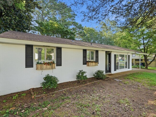 Photo - 308 Harolds Dr NW