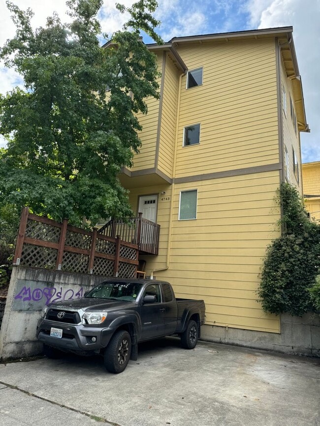 Photo - Spacious 9-Bedroom Home in Seattle’s Unive...