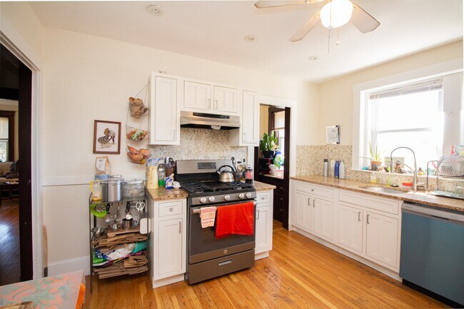 Building Photo - 55 Franklin St Unit 1