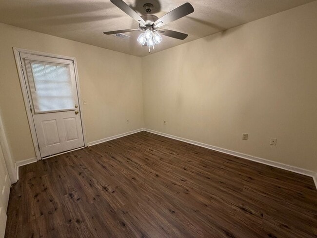 Photo - 1337 Kent Dr