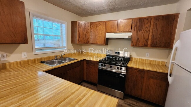 Photo - 2320 Highpoint Rd