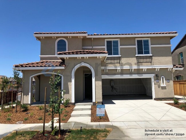 Photo - 471 Hydrangea Glen