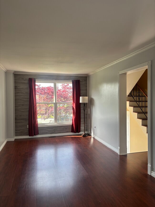 Photo - 152 Hampton Green