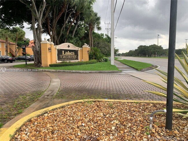 Photo - 10781 Cleary Blvd Unidad 308 Rental