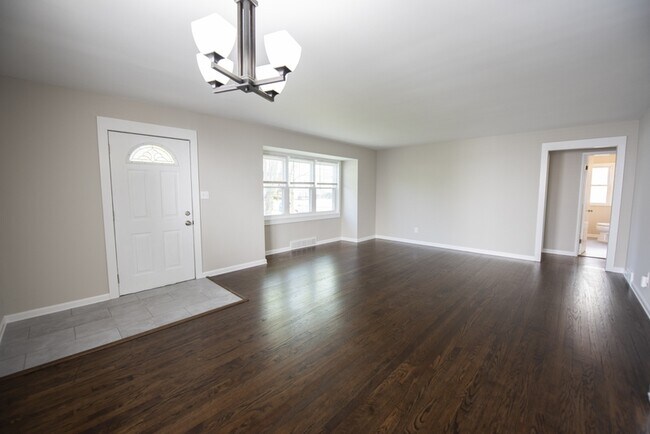 Photo - 10780 Woodview Blvd