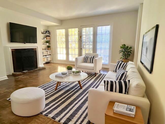 Building Photo - 340 11th St SE