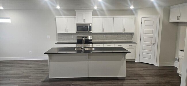 Photo - 516 S Benchmark Ln