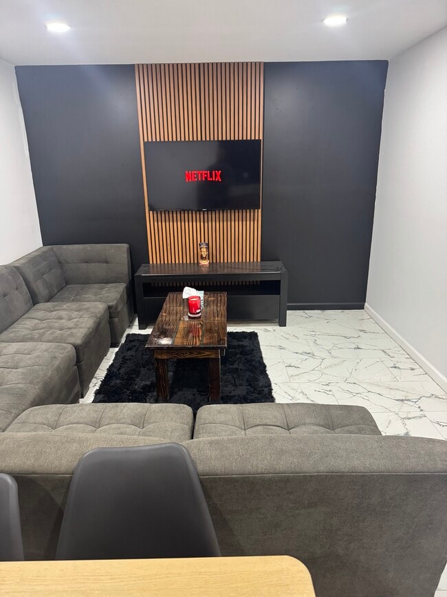 Photo - 17 9th Ave Unidad Ground fl