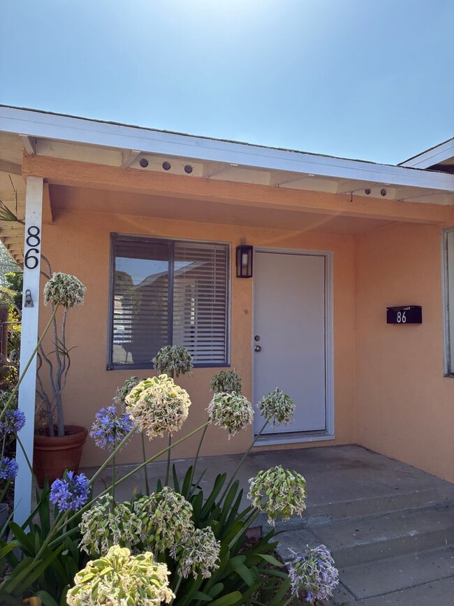 Building Photo - 82-86 College Dr