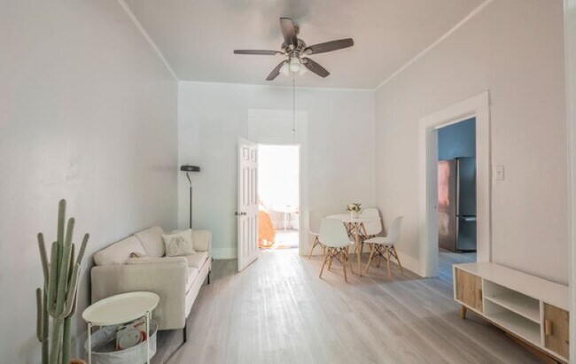 Building Photo - 302 E Cevallos St Unit 1