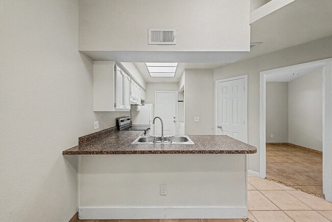 Photo - 170 E Guadalupe Rd