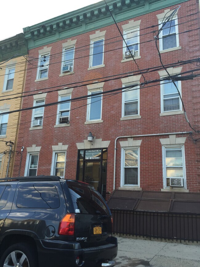 Photo - 14 N High St Unidad 1