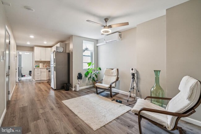 Photo - 655 N 33rd St
