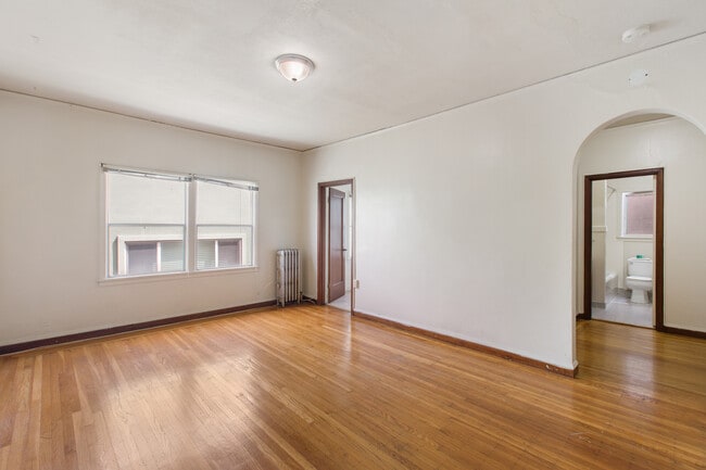 Photo - 1650 Oxford St