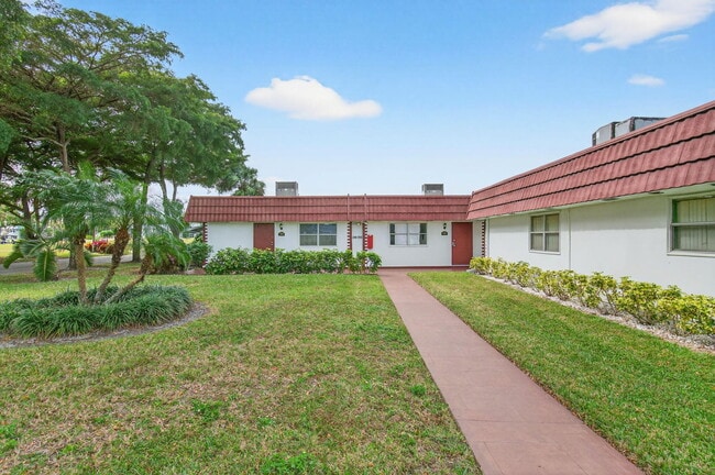 Photo - 213 Waterford Cresent