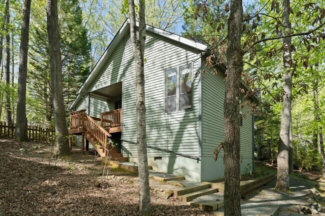 Building Photo - Stunning 3 Bedroom with a Beautiful View i... Rental