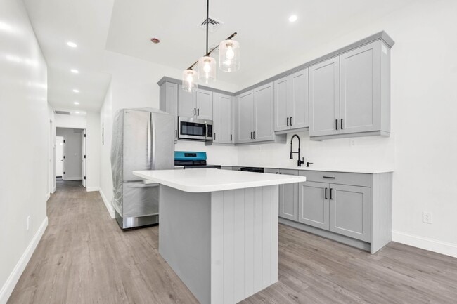 Building Photo - 1308 Rogers Ave