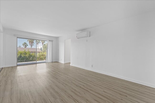 Building Photo - 376 N. Avenue 57-22 Unit 22