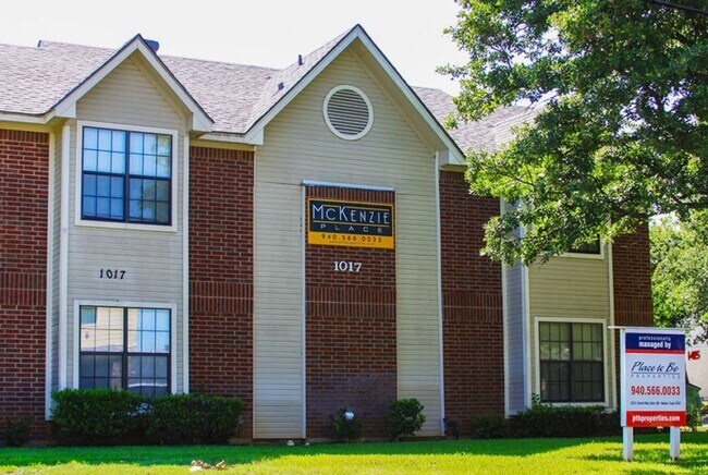 Walking Distance to UNT - Walking Distance to UNT Apartment Unit 1017 Ave B  3