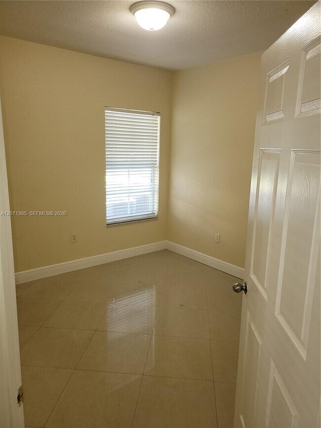Photo - 2564 Centergate Dr Unidad 108