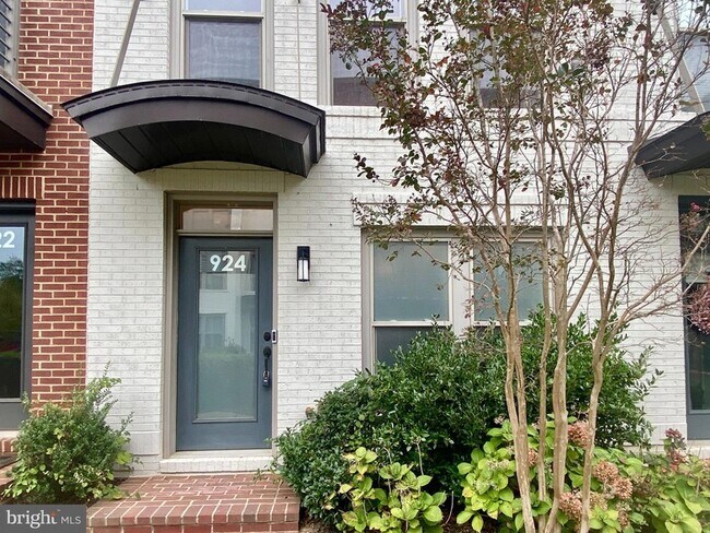 Photo - 924 King Farm Blvd