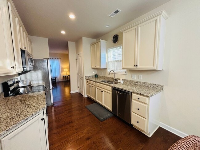 Photo - 305 Phoenix Blvd NW