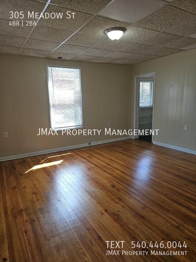 Photo - 305 Meadow St