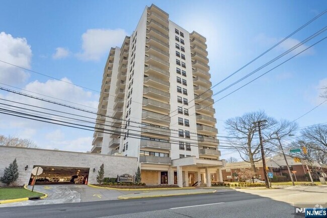 Building Photo - 1600 Center St Unit 7D Rental