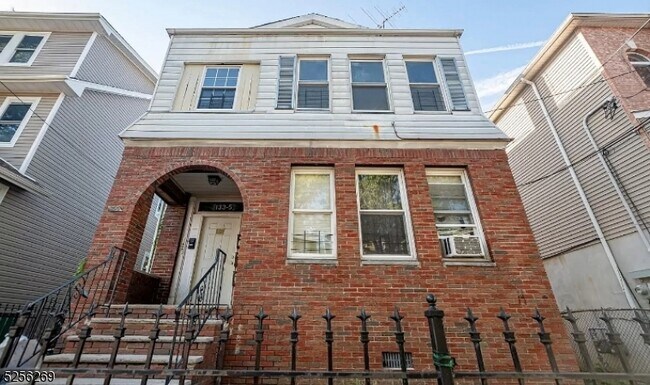 Photo - 133 Isabella Ave